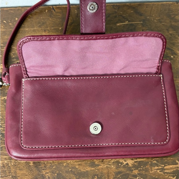 Coach Vintage Leather Wristlet in Burgundy/Merlot - Picture 2 of 11